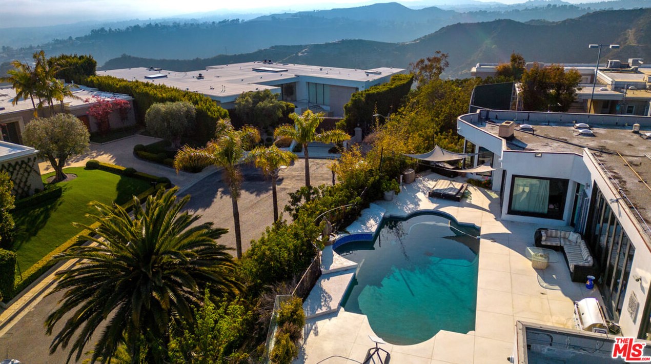 1705 Carla Rdg, Beverly Hills CA  90210-1911 exterior