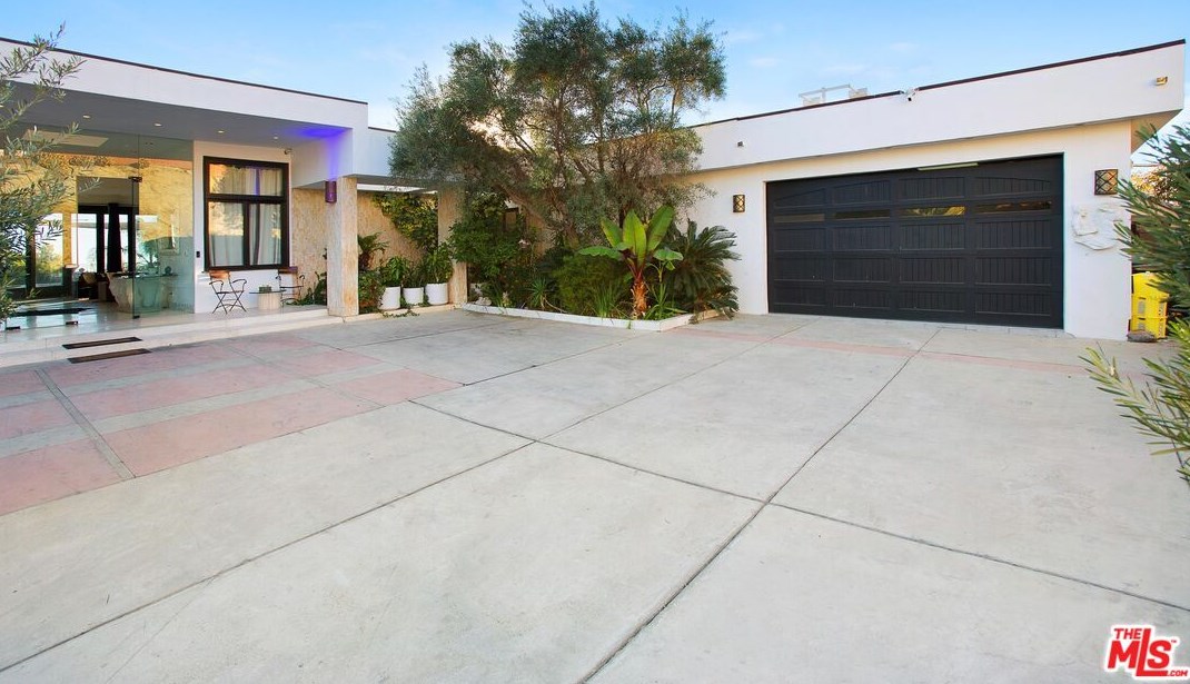 1705 Carla Rdg, Beverly Hills CA  90210-1911 exterior