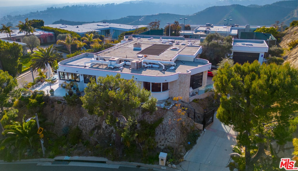 1705 Carla Rdg, Beverly Hills CA  90210-1911 exterior