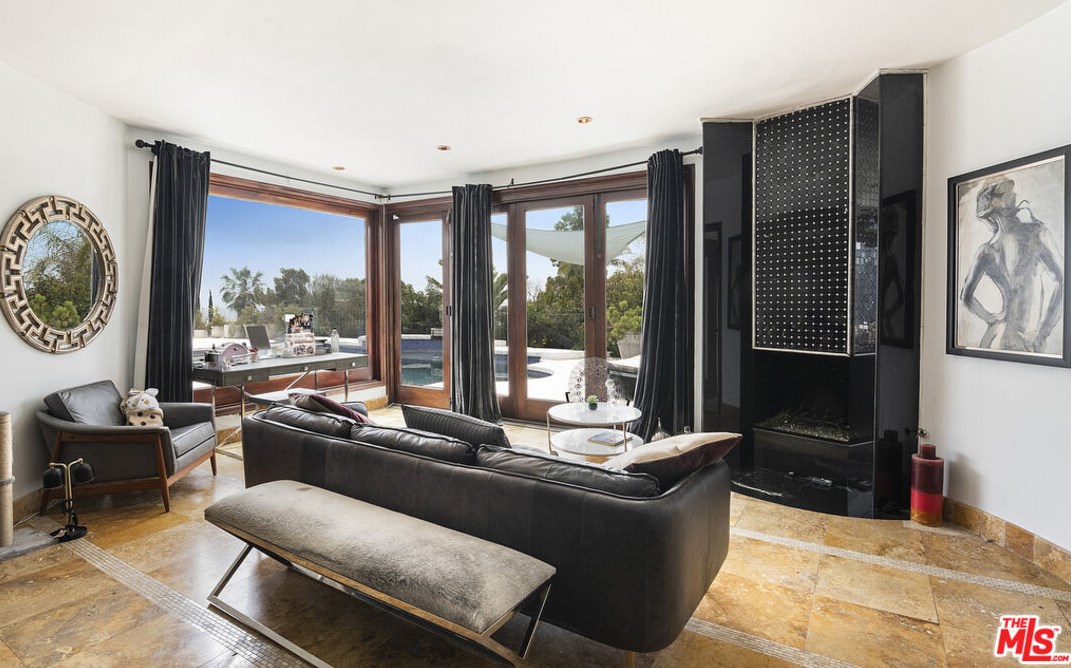 1705 Carla Rdg, Beverly Hills CA  90210-1911 exterior