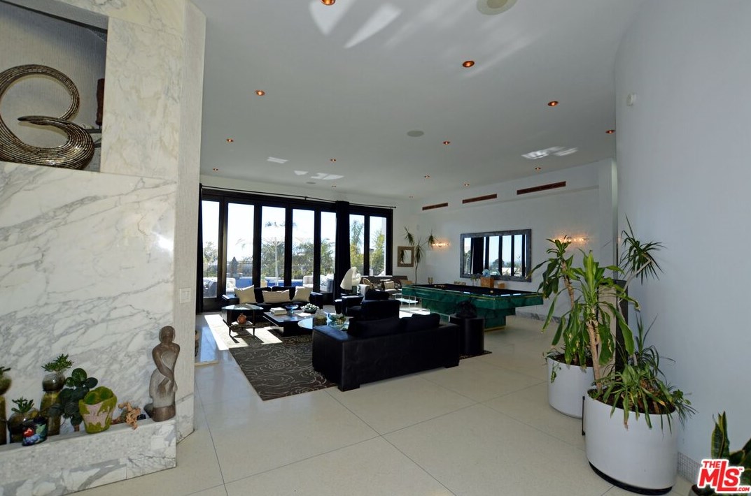 1705 Carla Rdg, Beverly Hills CA  90210-1911 exterior