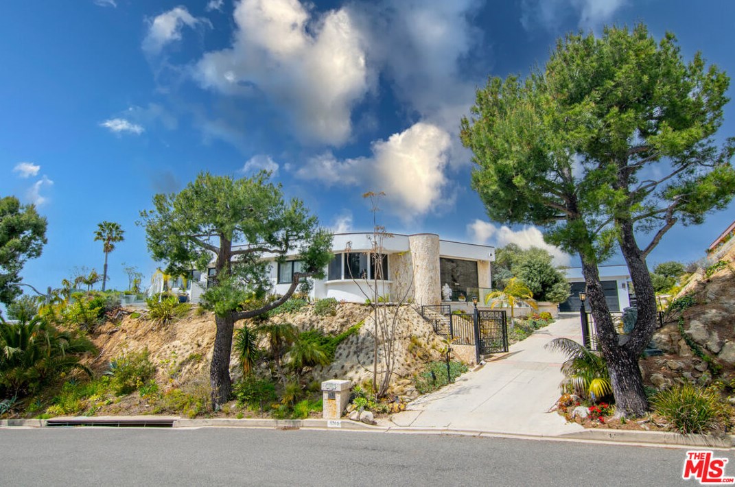1705 Carla Rdg, Beverly Hills CA  90210-1911 exterior