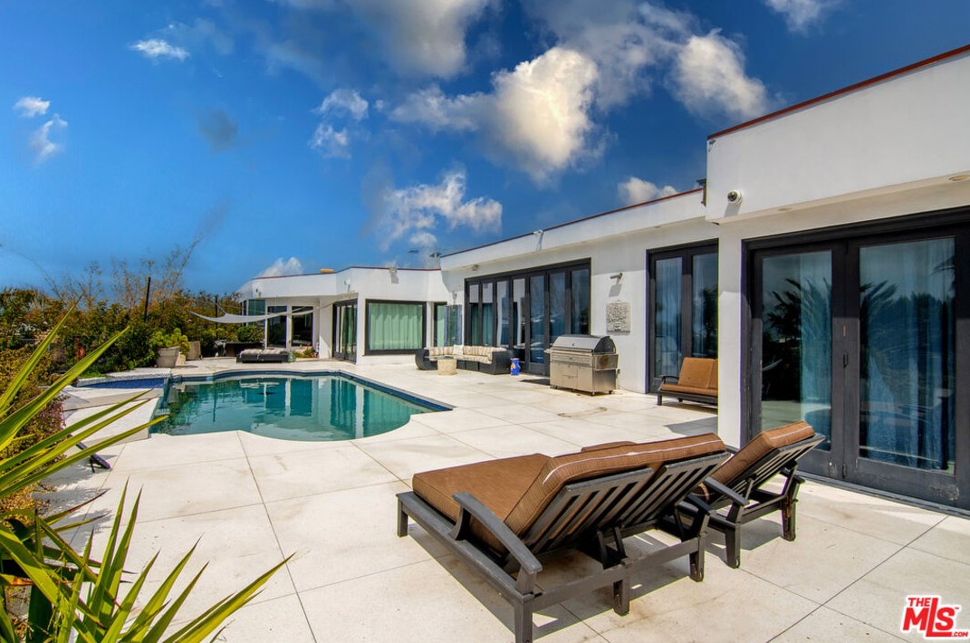 1705 Carla Rdg, Beverly Hills CA  90210-1911 exterior