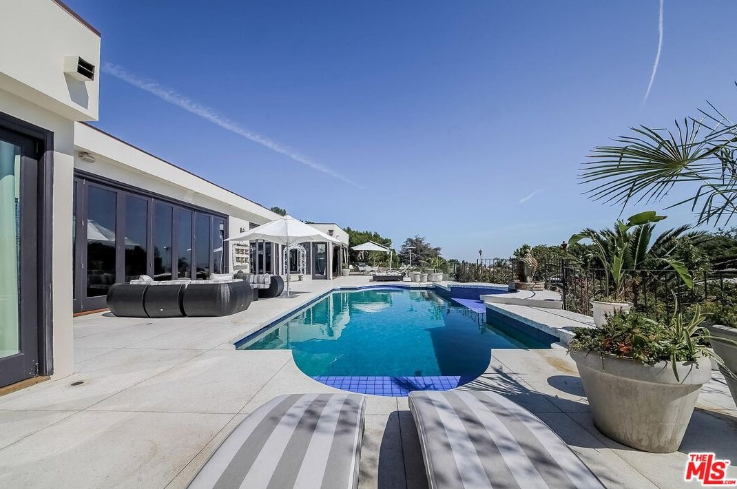 1705 Carla Rdg, Beverly Hills CA  90210-1911 exterior