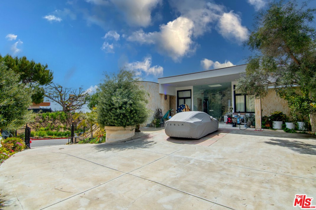 1705 Carla Rdg, Beverly Hills CA  90210-1911 exterior