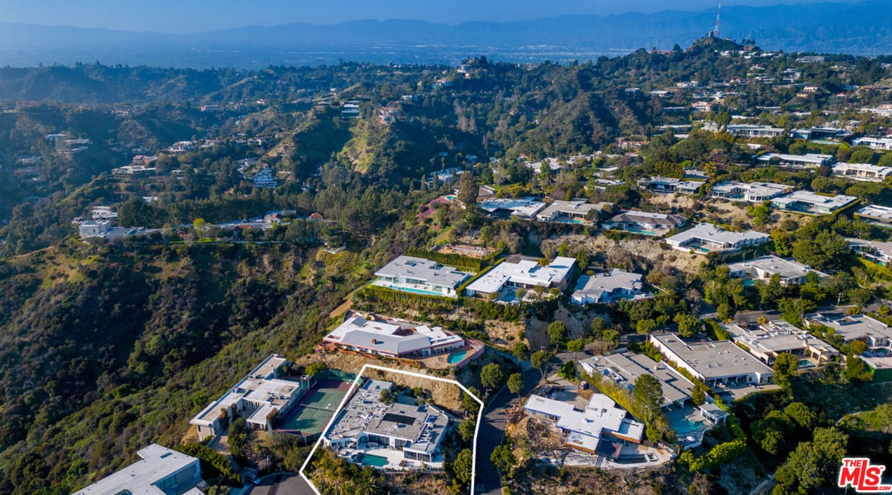 1705 Carla Rdg, Beverly Hills CA  90210-1911 exterior