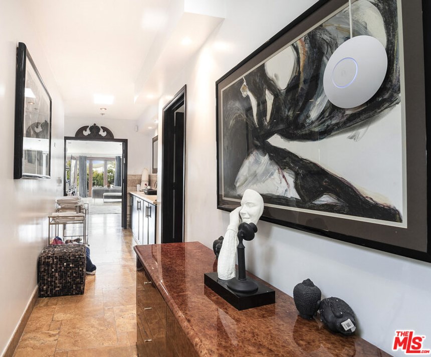 1705 Carla Rdg, Beverly Hills CA  90210-1911 exterior