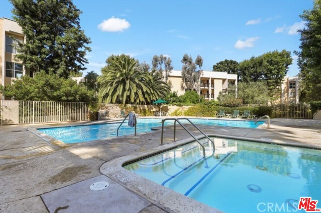 8106 Raintree Cir, Los Angeles CA  90230-4459 exterior