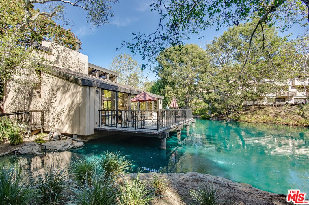 8106 Raintree Cir, Los Angeles CA  90230-4459 exterior