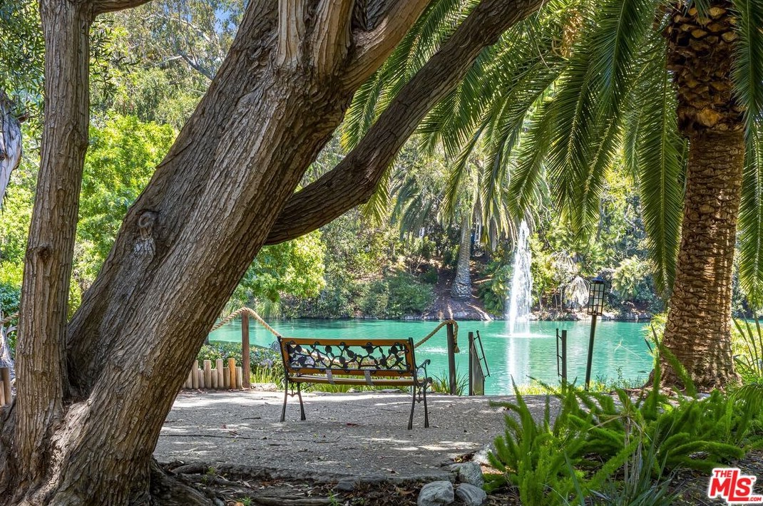 8106 Raintree Cir, Los Angeles CA  90230-4459 exterior