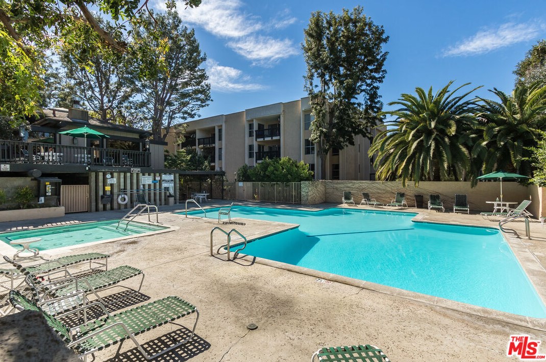 8106 Raintree Cir, Los Angeles CA  90230-4459 exterior