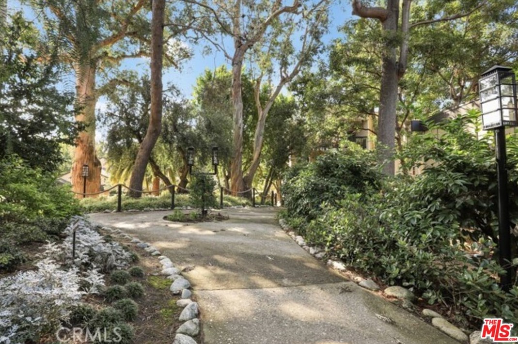 8106 Raintree Cir, Los Angeles CA  90230-4459 exterior