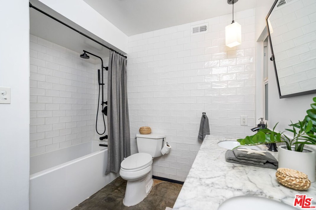 8223 Lookout Mountain Ave, Los Angeles CA  90046-1546 exterior