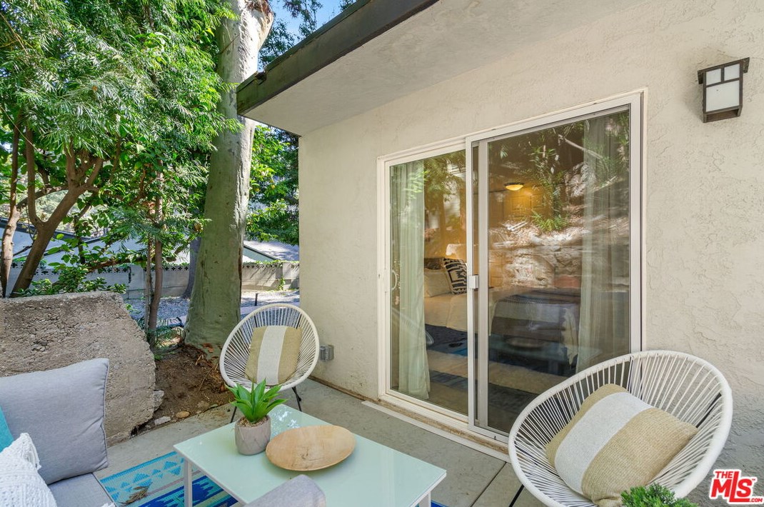 8223 Lookout Mountain Ave, Los Angeles CA  90046-1546 exterior