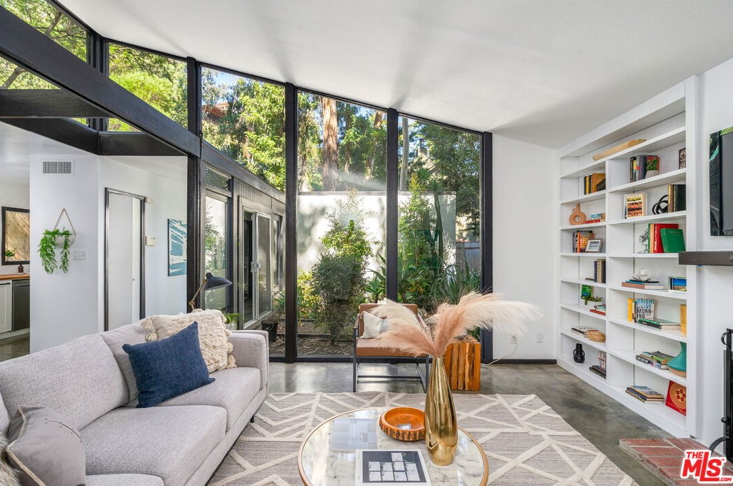 8223 Lookout Mountain Ave, Los Angeles CA  90046-1546 exterior