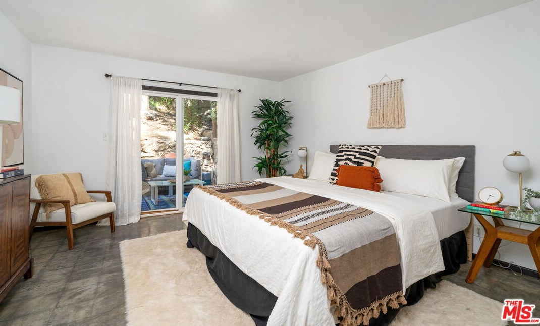 8223 Lookout Mountain Ave, Los Angeles CA  90046-1546 exterior