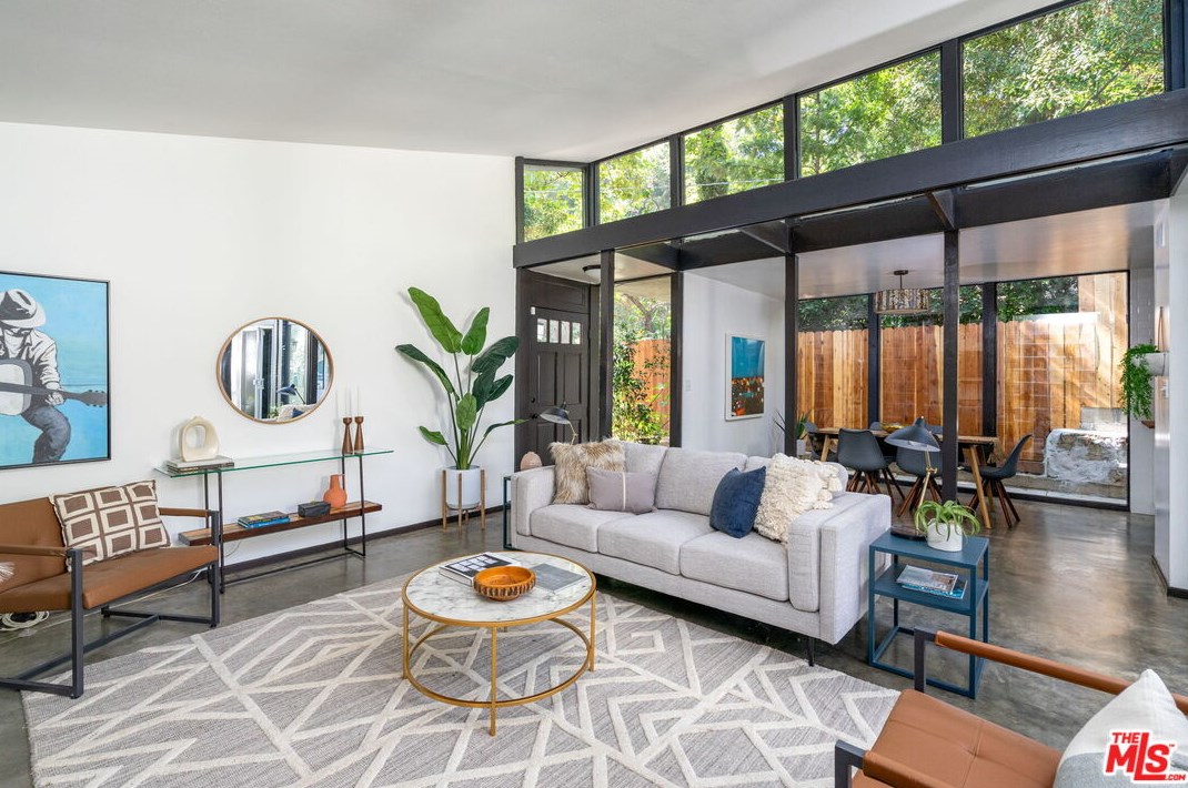 8223 Lookout Mountain Ave, Los Angeles CA  90046-1546 exterior