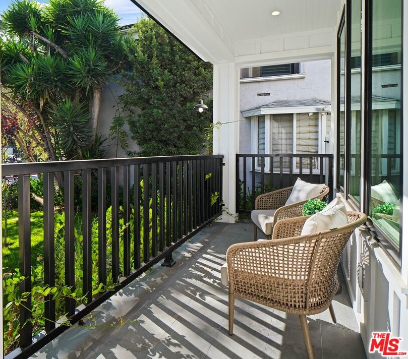 9717 Beverlywood St, Los Angeles CA  90034-1826 exterior