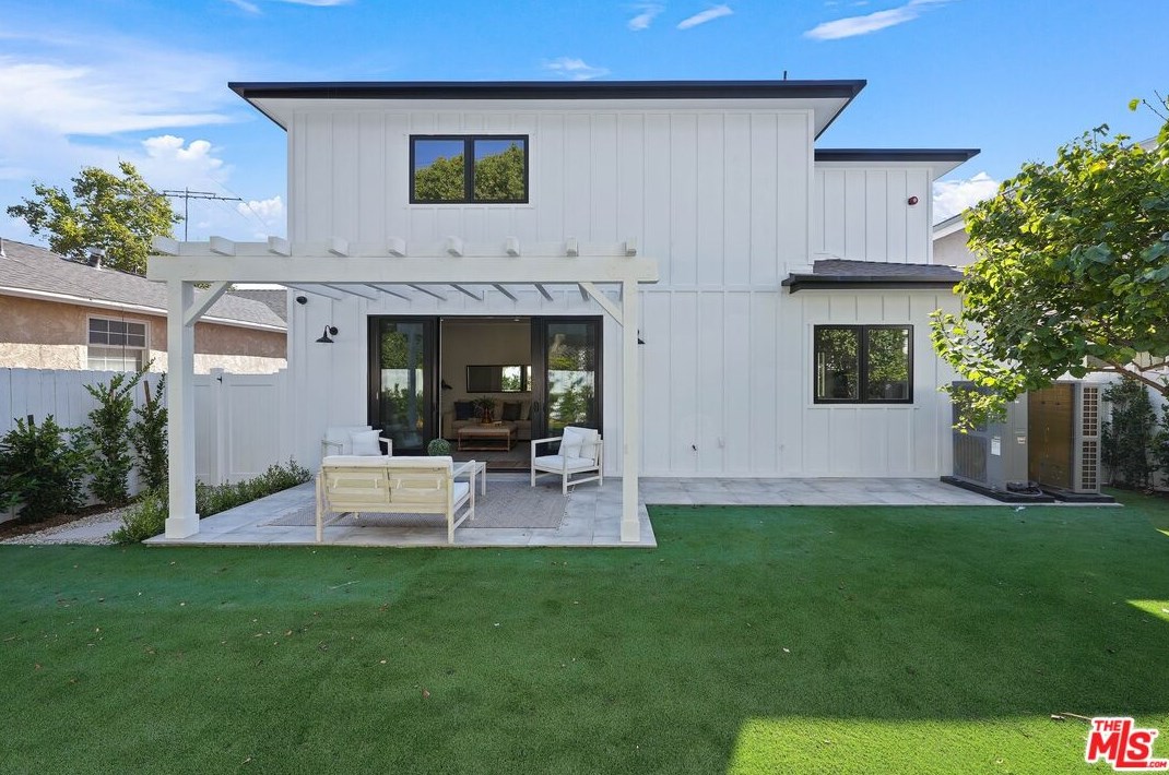 9717 Beverlywood St, Los Angeles CA  90034-1826 exterior