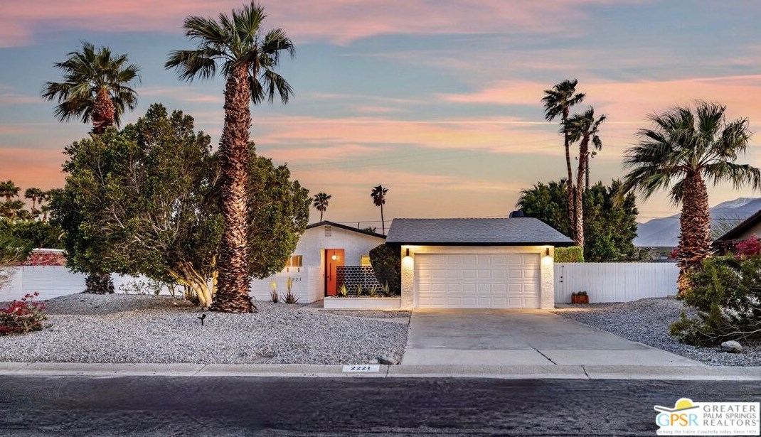 2221 Francis Dr, Palm Springs CA  92262-2553 exterior
