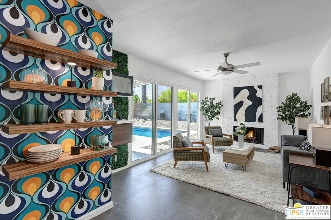 2221 Francis Dr, Palm Springs CA  92262-2553 exterior