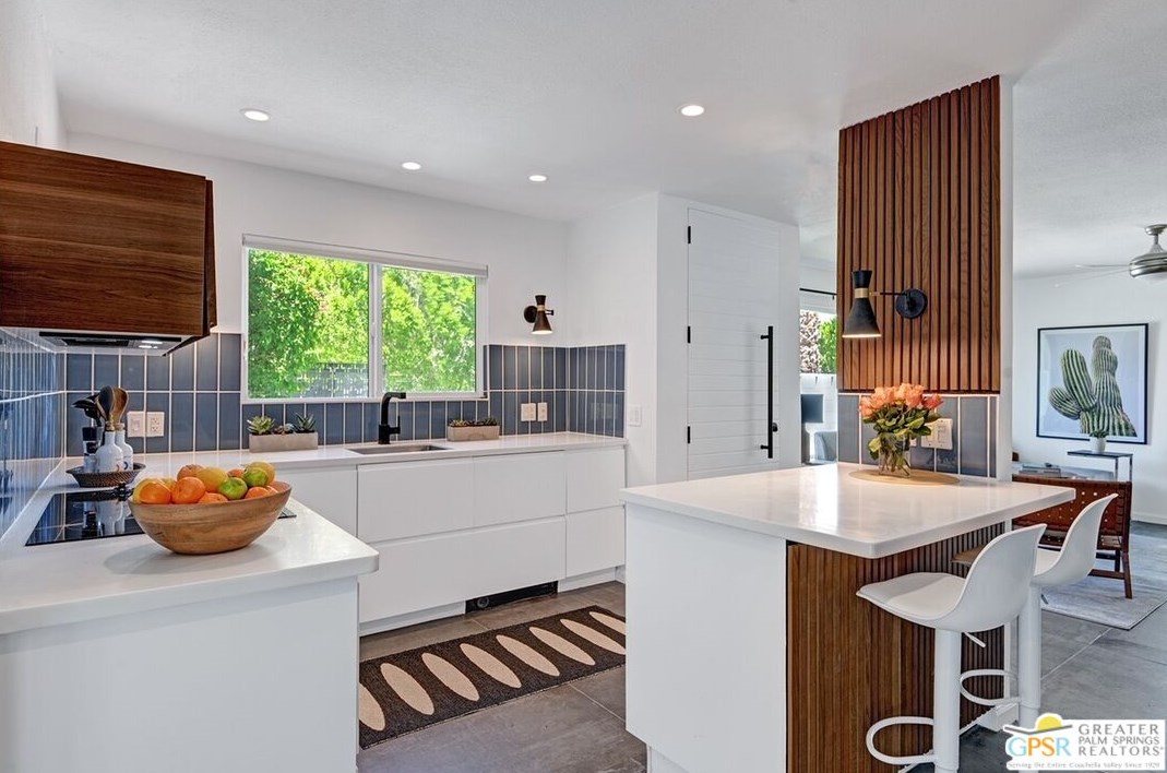 2221 Francis Dr, Palm Springs CA  92262-2553 exterior