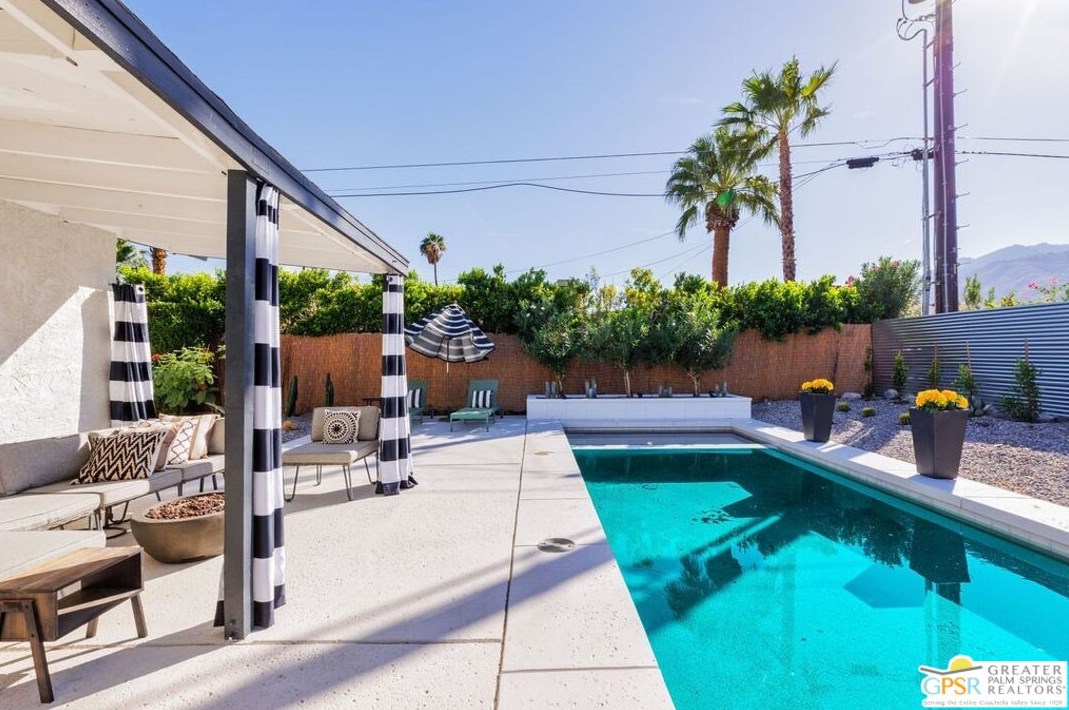 2221 Francis Dr, Palm Springs CA  92262-2553 exterior