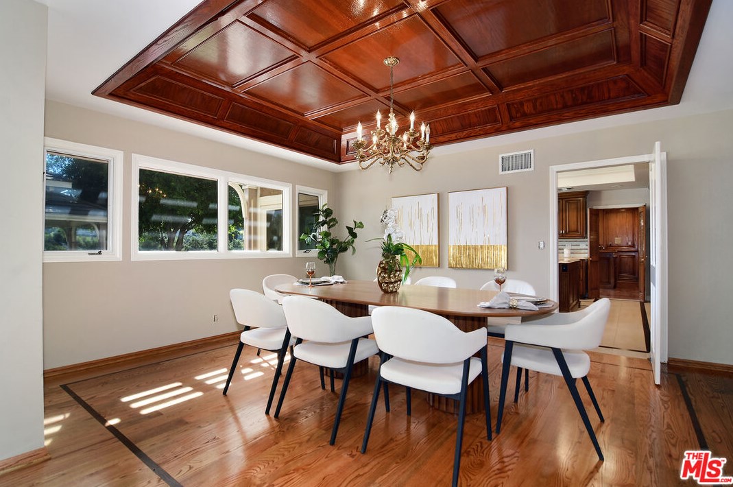 4112 Nogales Dr, Los Angeles CA  91356-5114 exterior