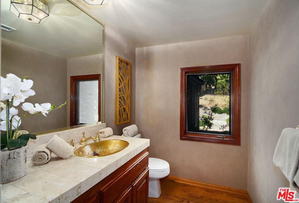 4112 Nogales Dr, Los Angeles CA  91356-5114 exterior