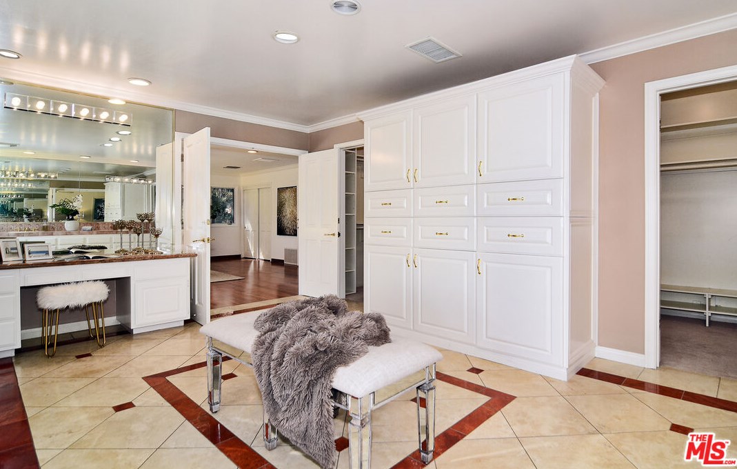 4112 Nogales Dr, Los Angeles CA  91356-5114 exterior