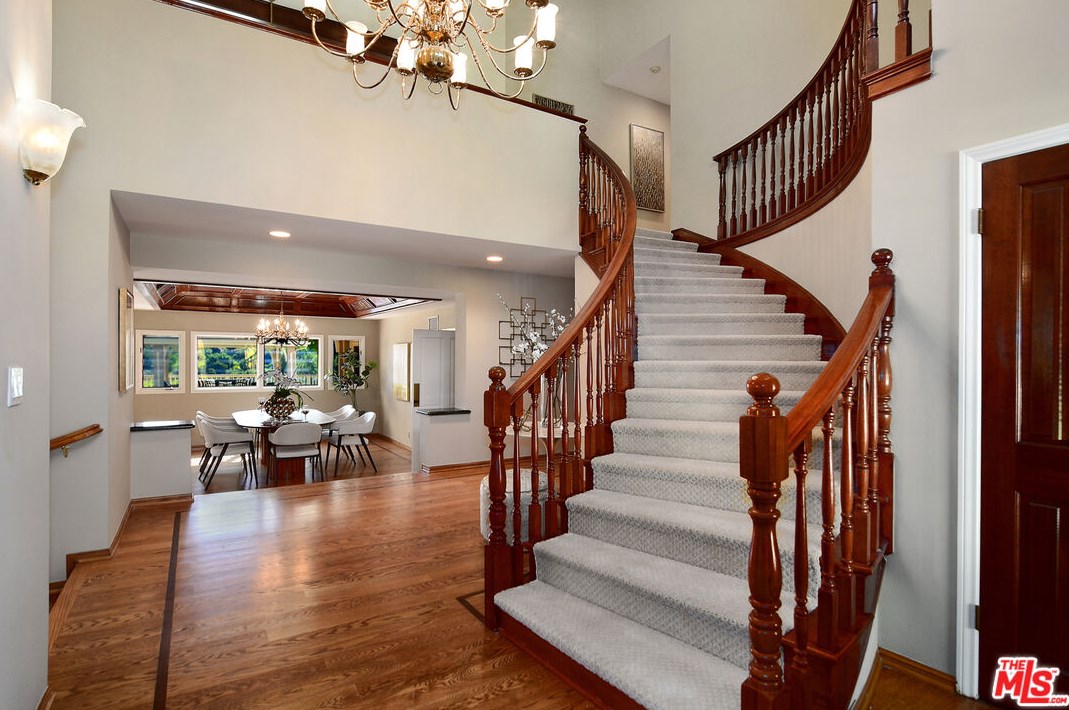 4112 Nogales Dr, Los Angeles CA  91356-5114 exterior