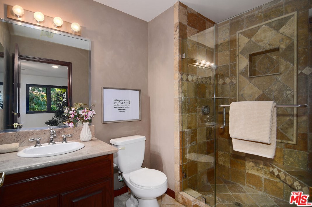 4112 Nogales Dr, Los Angeles CA  91356-5114 exterior