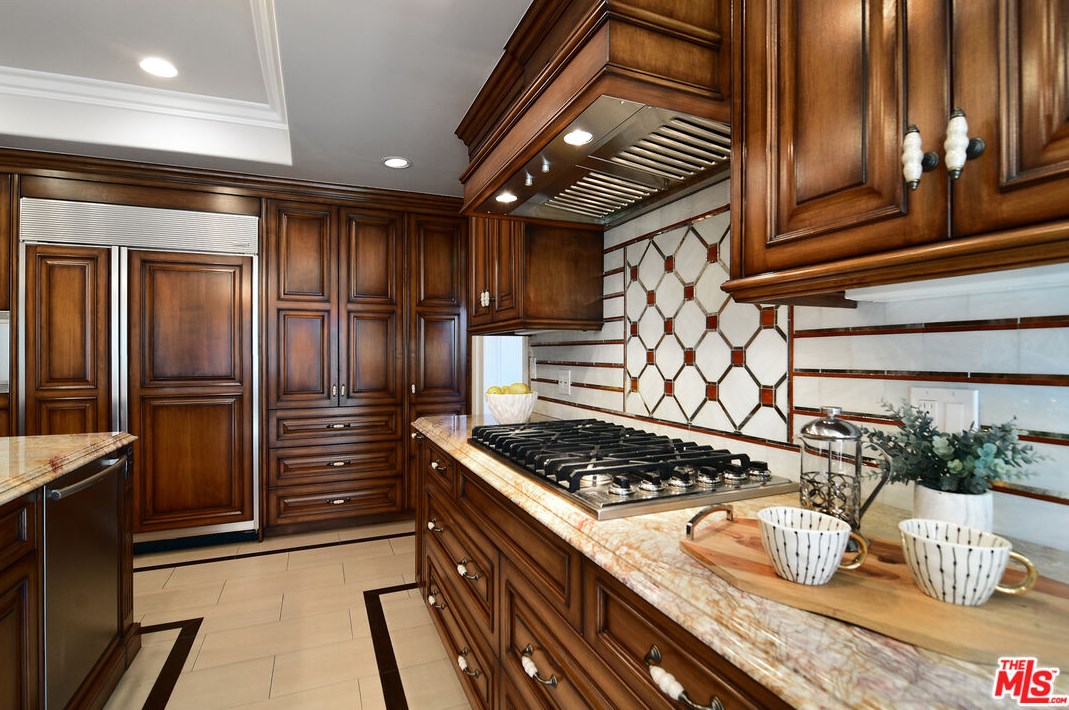 4112 Nogales Dr, Los Angeles CA  91356-5114 exterior