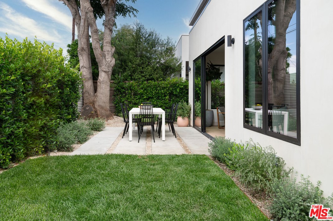 12527 Gilmore Ave, Los Angeles CA  90066-6426 exterior