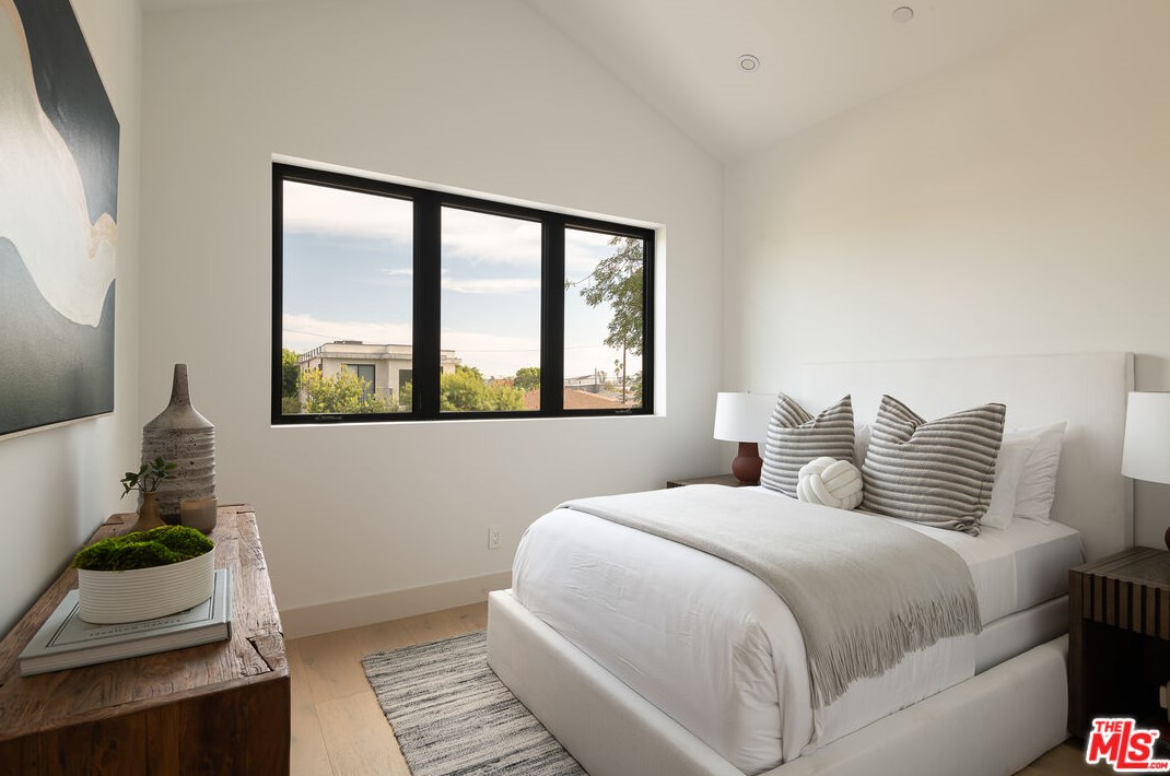 12527 Gilmore Ave, Los Angeles CA  90066-6426 exterior