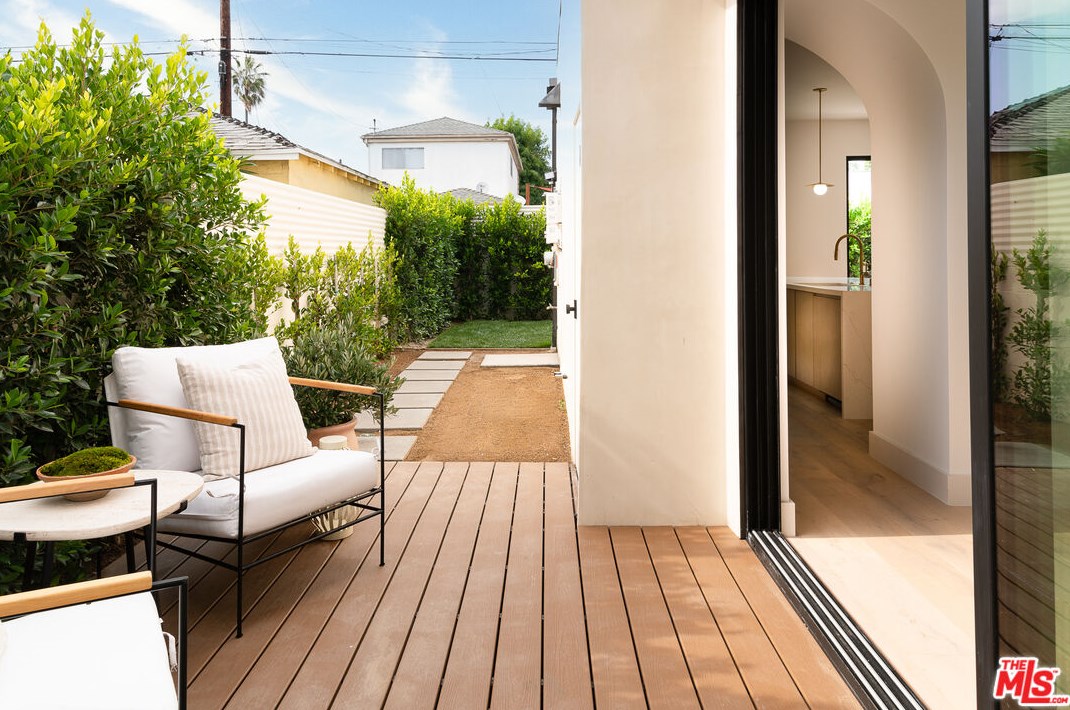 12527 Gilmore Ave, Los Angeles CA  90066-6426 exterior