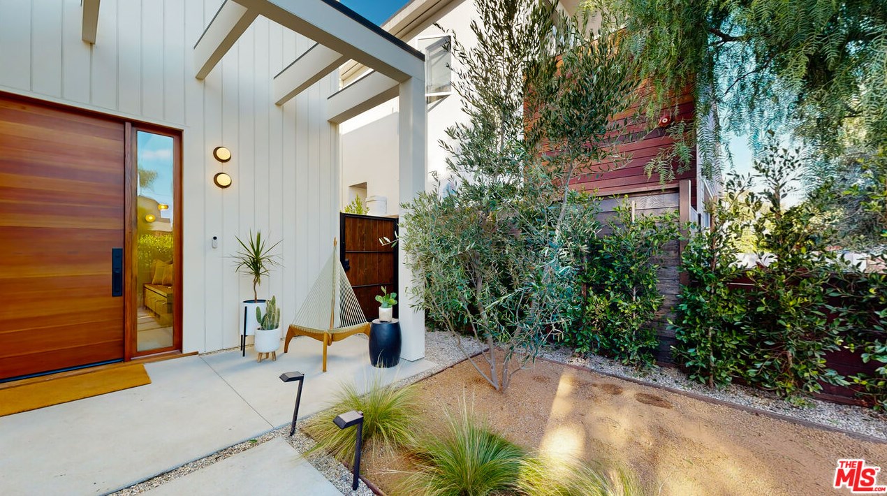 12527 Gilmore Ave, Los Angeles CA  90066-6426 exterior