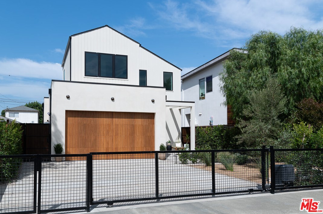 12527 Gilmore Ave, Los Angeles CA  90066-6426 exterior