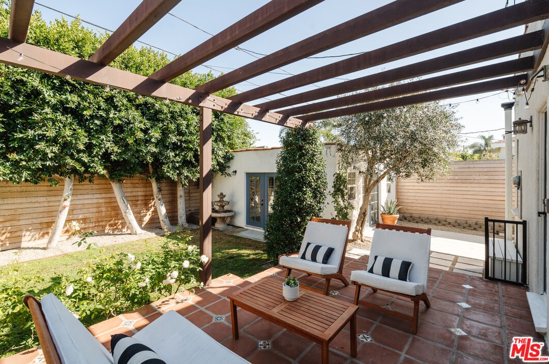 9103 Gibson St, Los Angeles CA  90034-1924 exterior