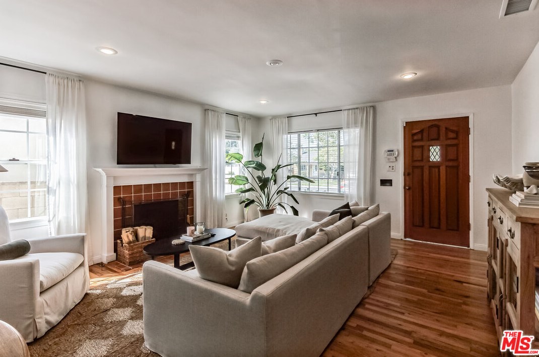 11906 Weir St, Los Angeles CA  90230-6066 exterior