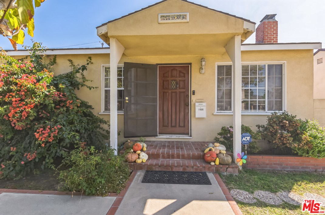 11906 Weir St, Los Angeles CA  90230-6066 exterior