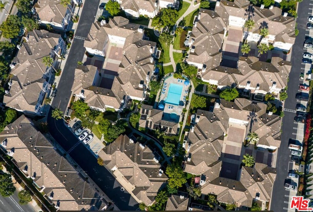 7713 Hannum Ave, Los Angeles CA  90230-6164 exterior
