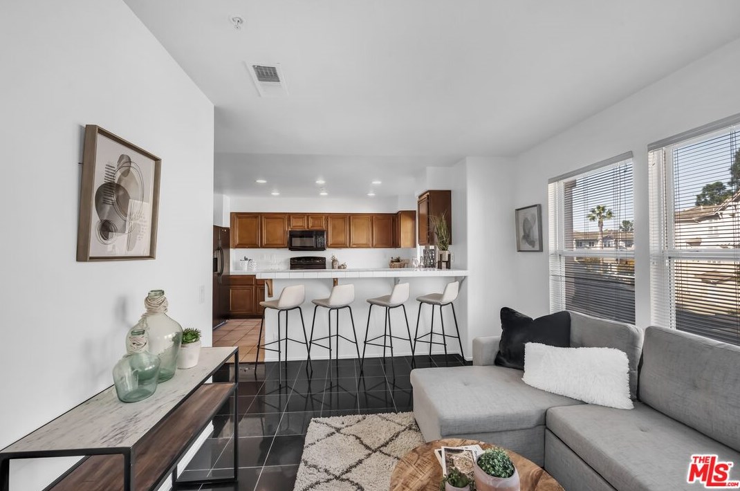 7713 Hannum Ave, Los Angeles CA  90230-6164 exterior