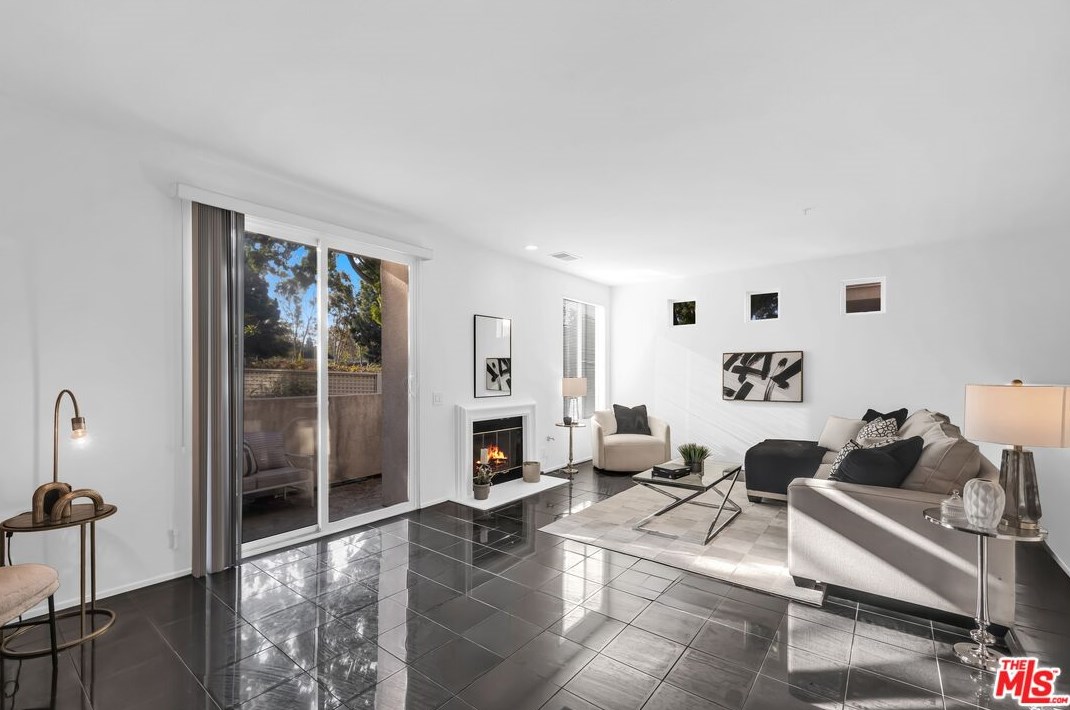 7713 Hannum Ave, Los Angeles CA  90230-6164 exterior