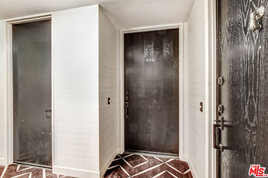 10751 Wilshire Blvd, Los Angeles CA  90024-1301 exterior