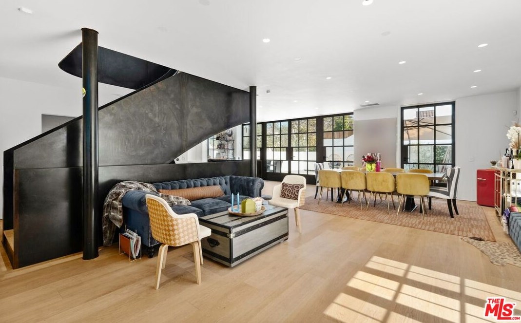 546 Mccadden Pl, Los Angeles CA  90004-1028 exterior
