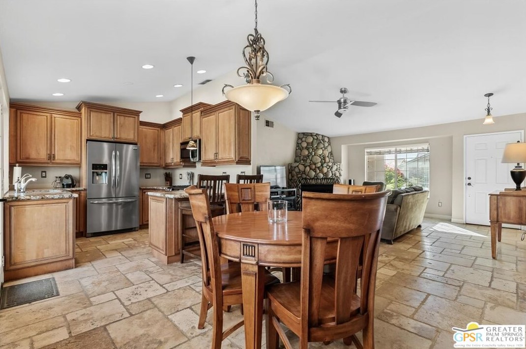 69858 Brookview Way, Cathedral City CA  92234-2505 exterior