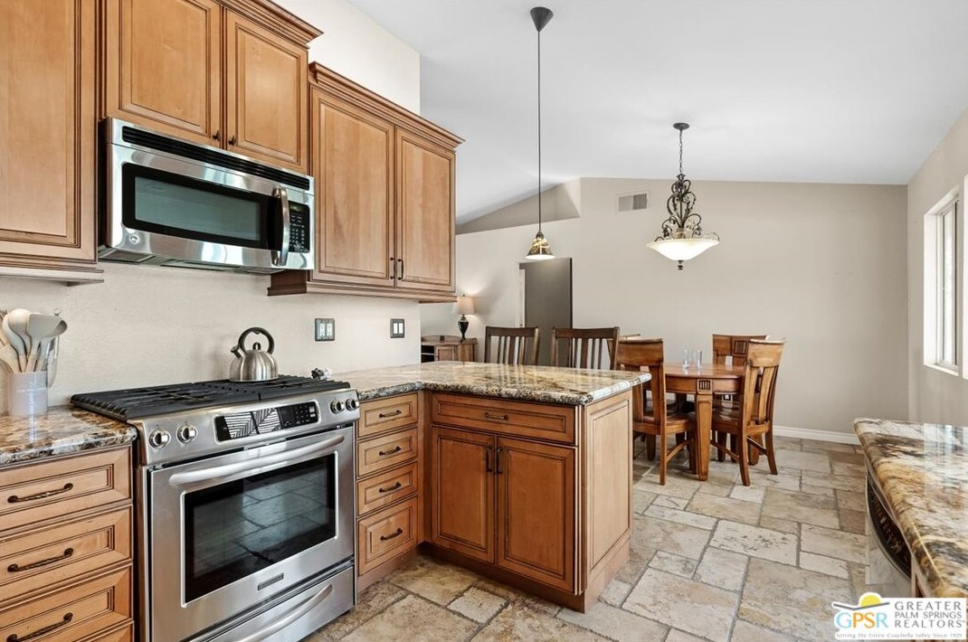 69858 Brookview Way, Cathedral City CA  92234-2505 exterior