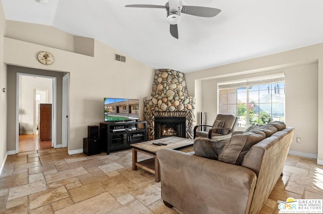 69858 Brookview Way, Cathedral City CA  92234-2505 exterior