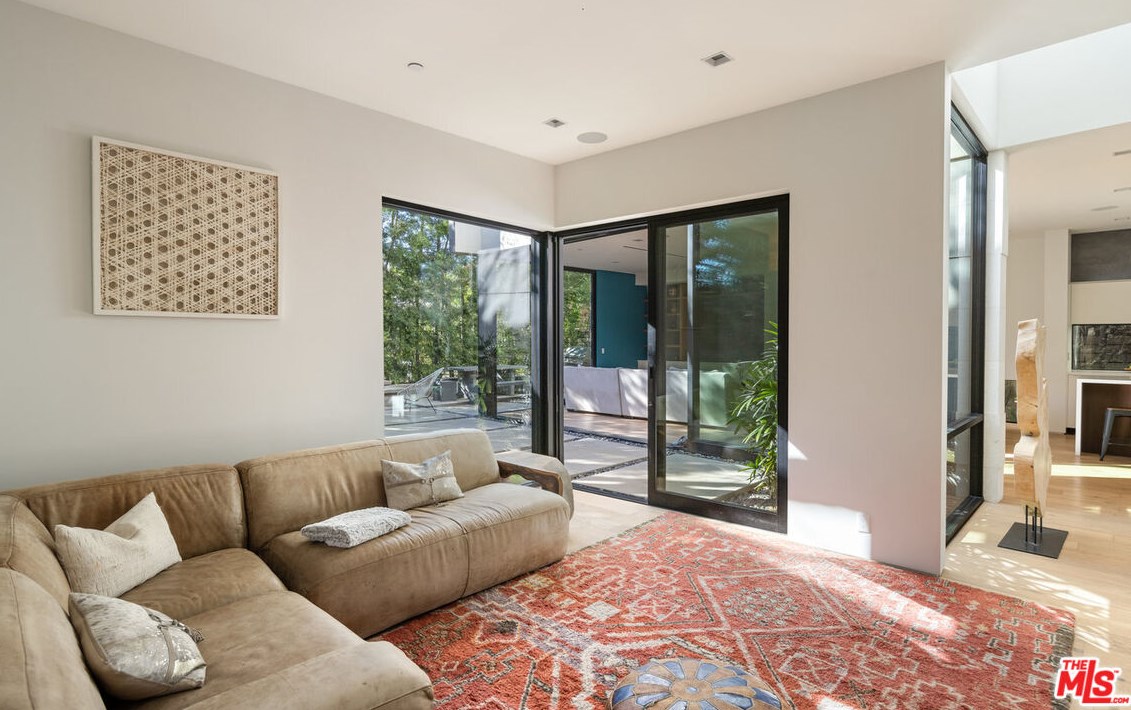 3435 Military Ave, Los Angeles CA  90034-6001 exterior